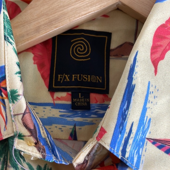 NWT Men's Hawaiian Floral Button-down Shirt - Picture 4 of 4